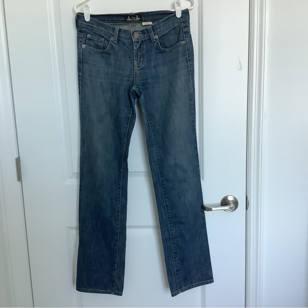 Elevee Stylish Denim Straight Leg Women's Jeans